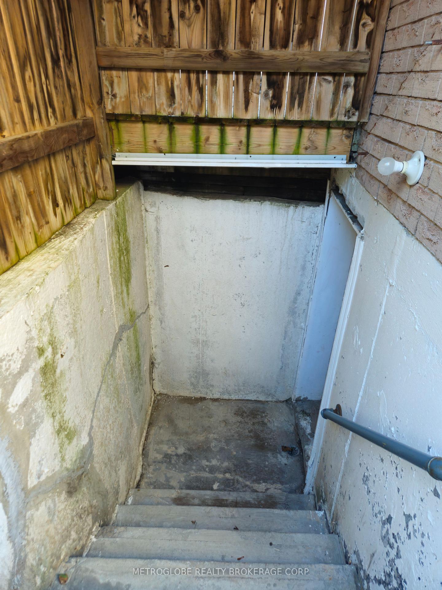 Photo 3 of Unit Bsmt, 36 Blair Crescent, Barrie, Grove East — HOMEH