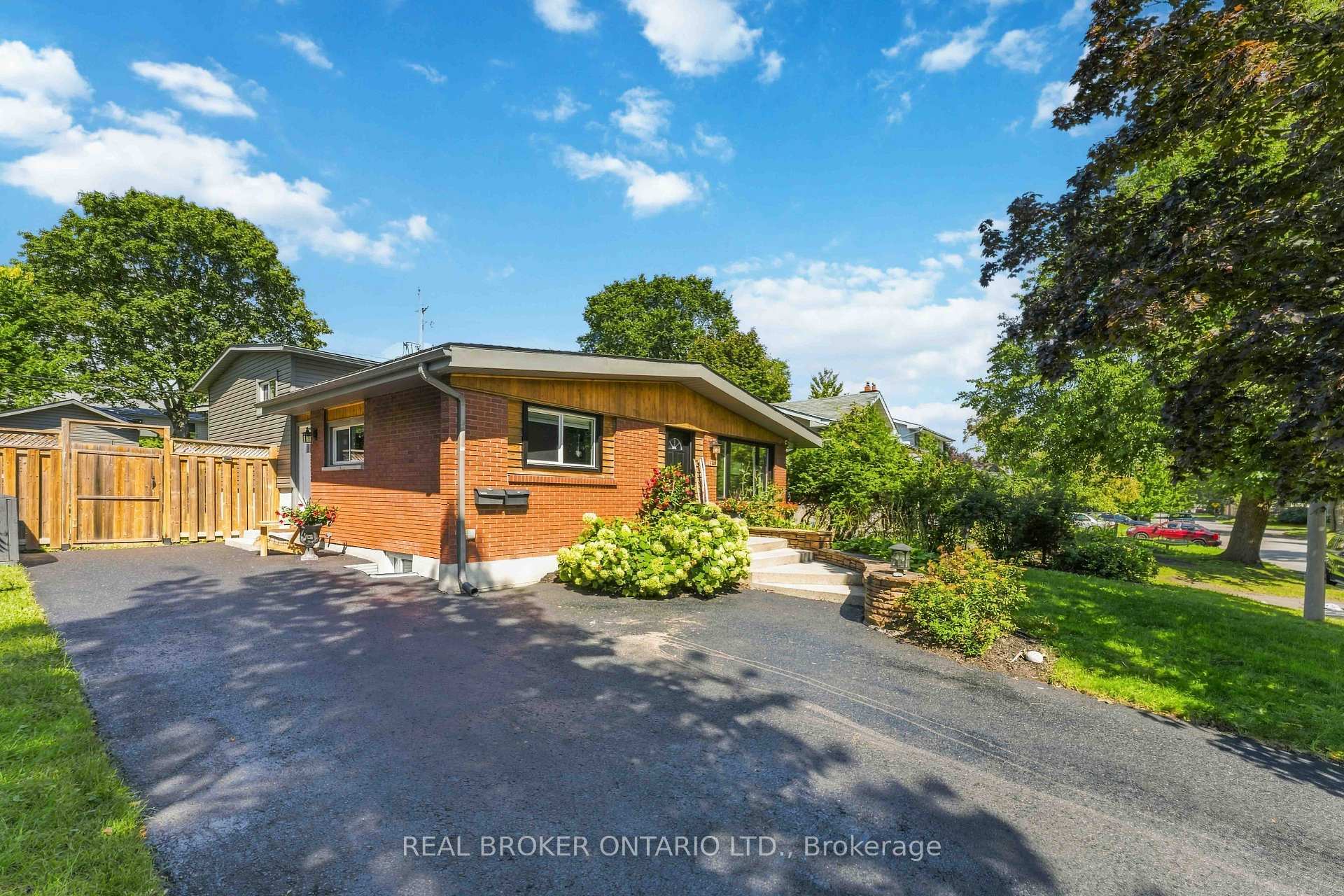 Photo 2 of 1849 Florida Avenue, Ottawa, Guildwood Estates - Urbandale Acres — HOMEH