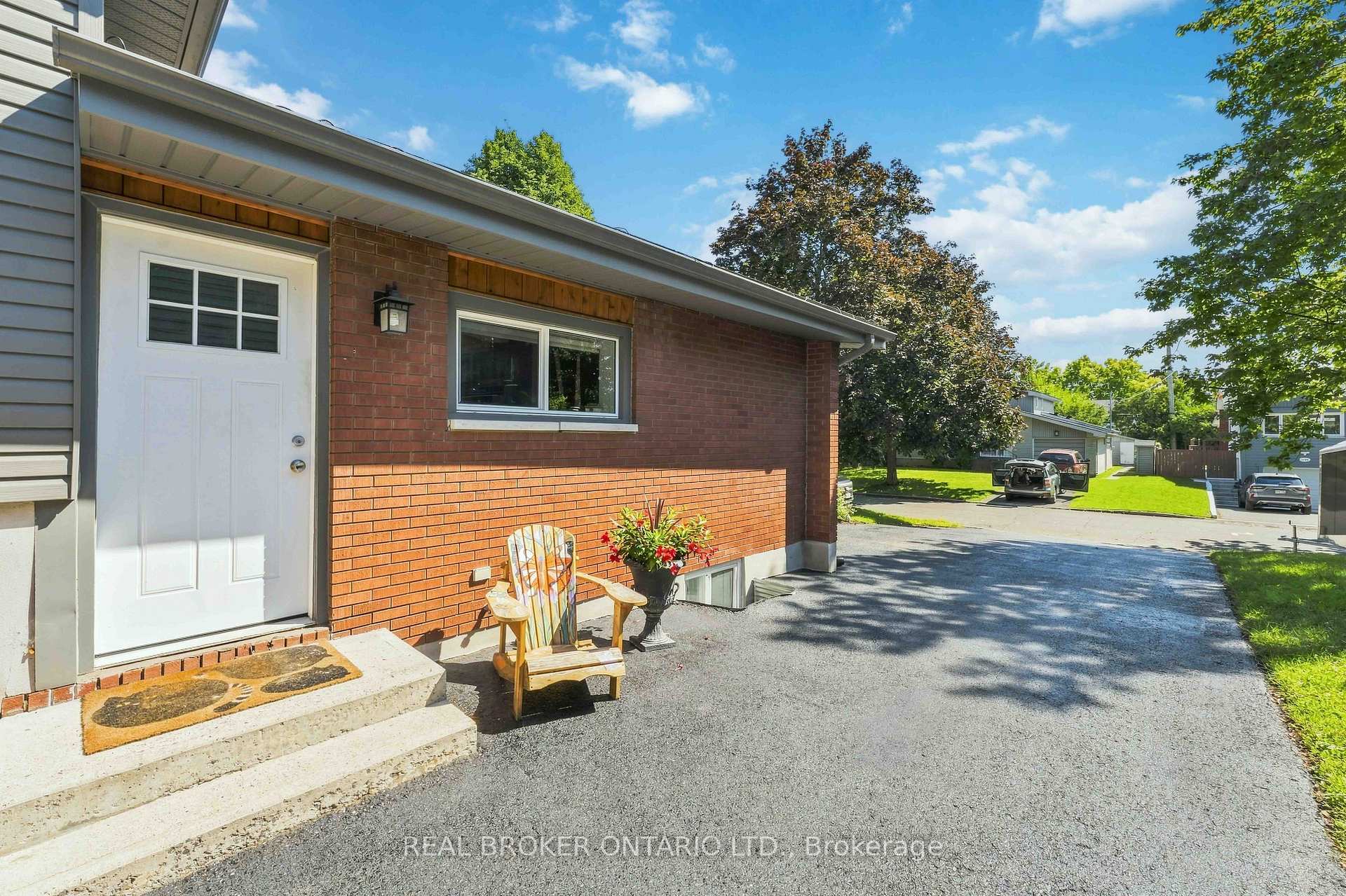 Photo 3 of 1849 Florida Avenue, Ottawa, Guildwood Estates - Urbandale Acres — HOMEH