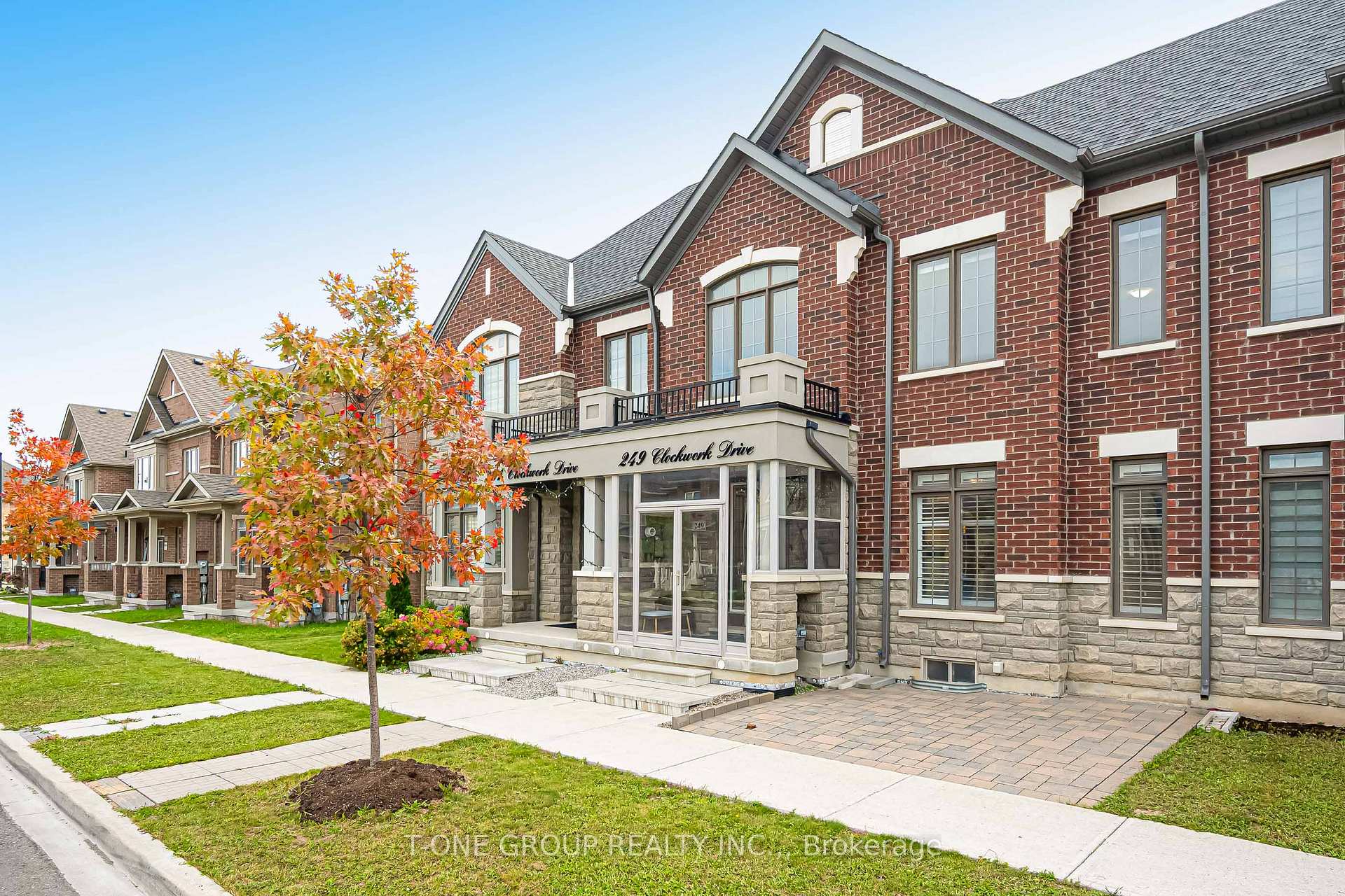 Photo 3 of 249 Clockwork Drive, Brampton, Northwest Brampton — HOMEH