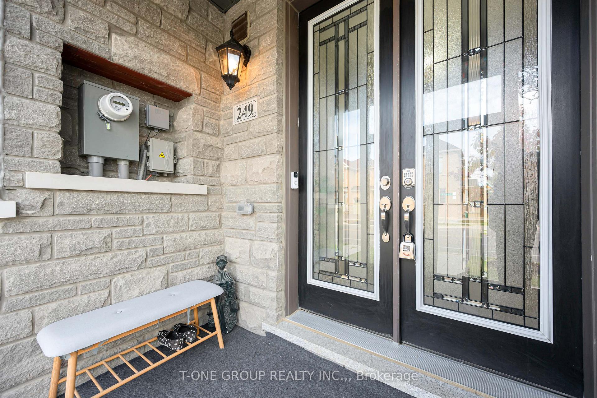Photo 5 of 249 Clockwork Drive, Brampton, Northwest Brampton — HOMEH