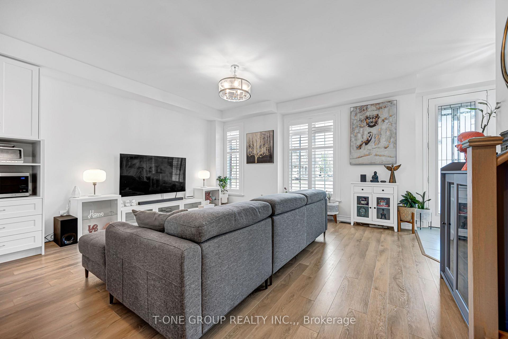 Photo 13 of 249 Clockwork Drive, Brampton, Northwest Brampton — HOMEH