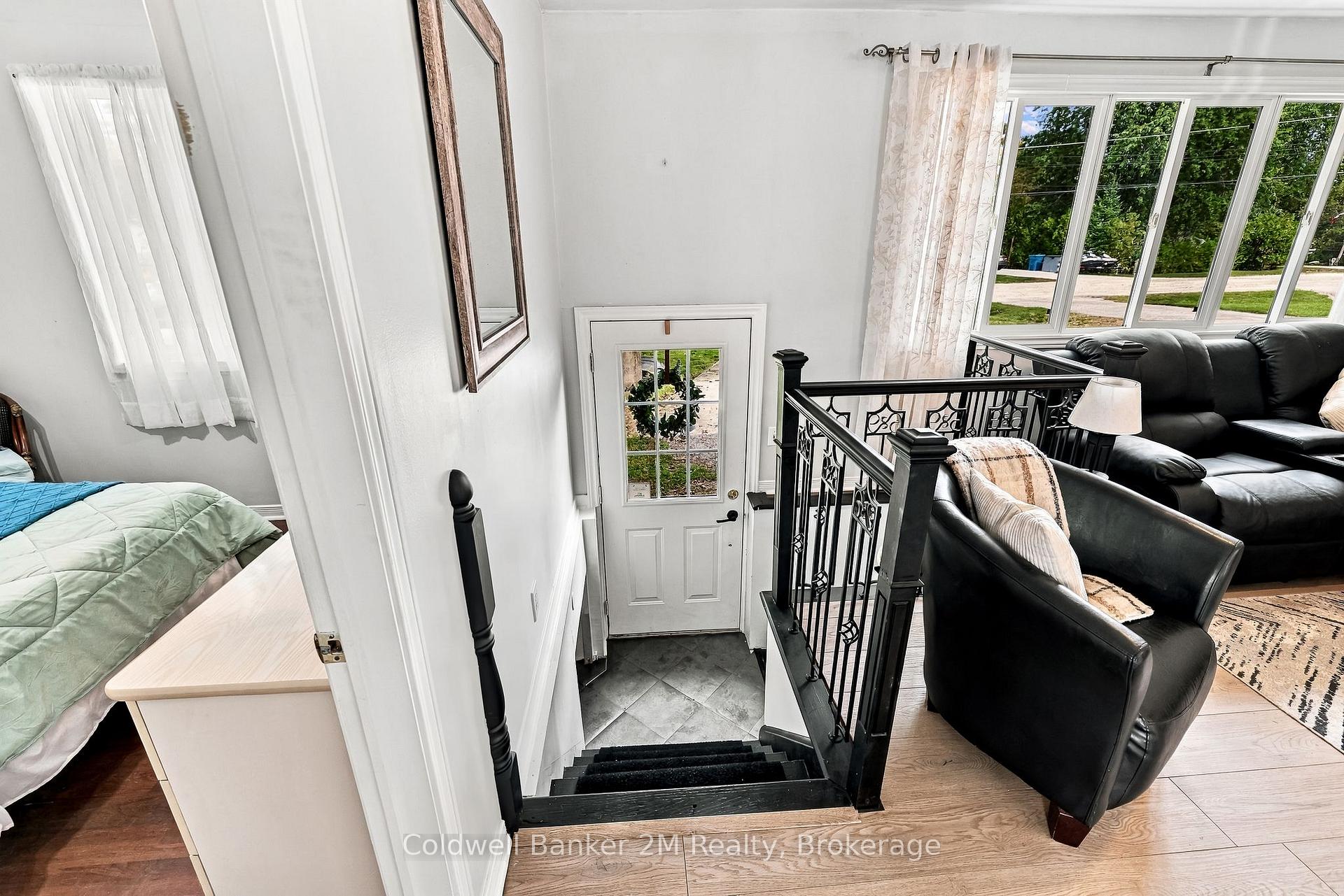 Photo 3 of 31 Johnston Street, Georgina, Pefferlaw — HOMEH