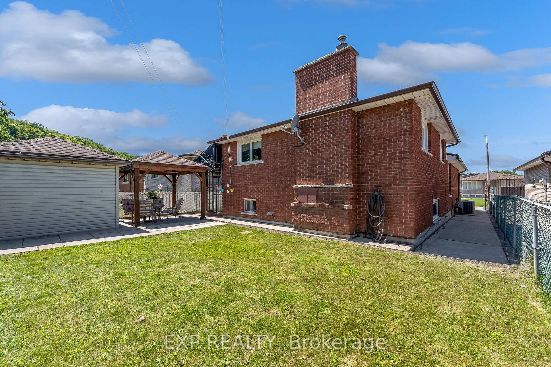 Photo 6 of 150 Marcella Crescent, Hamilton, Gershome — HOMEH