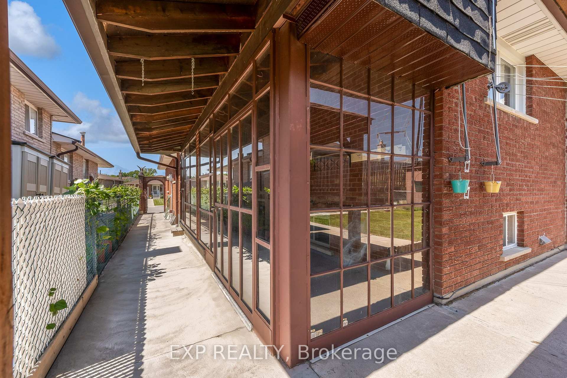 Photo 7 of 150 Marcella Crescent, Hamilton, Gershome — HOMEH