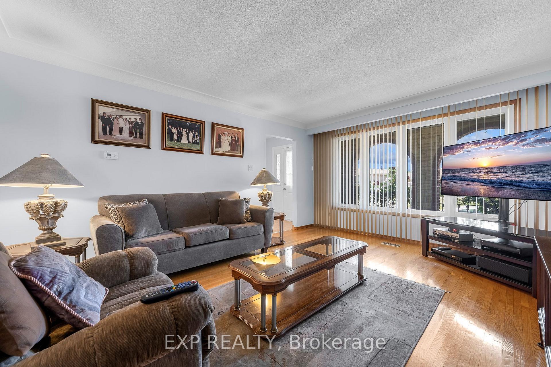Photo 11 of 150 Marcella Crescent, Hamilton, Gershome — HOMEH