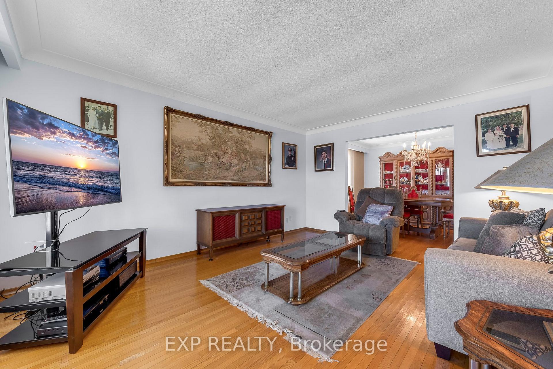 Photo 12 of 150 Marcella Crescent, Hamilton, Gershome — HOMEH
