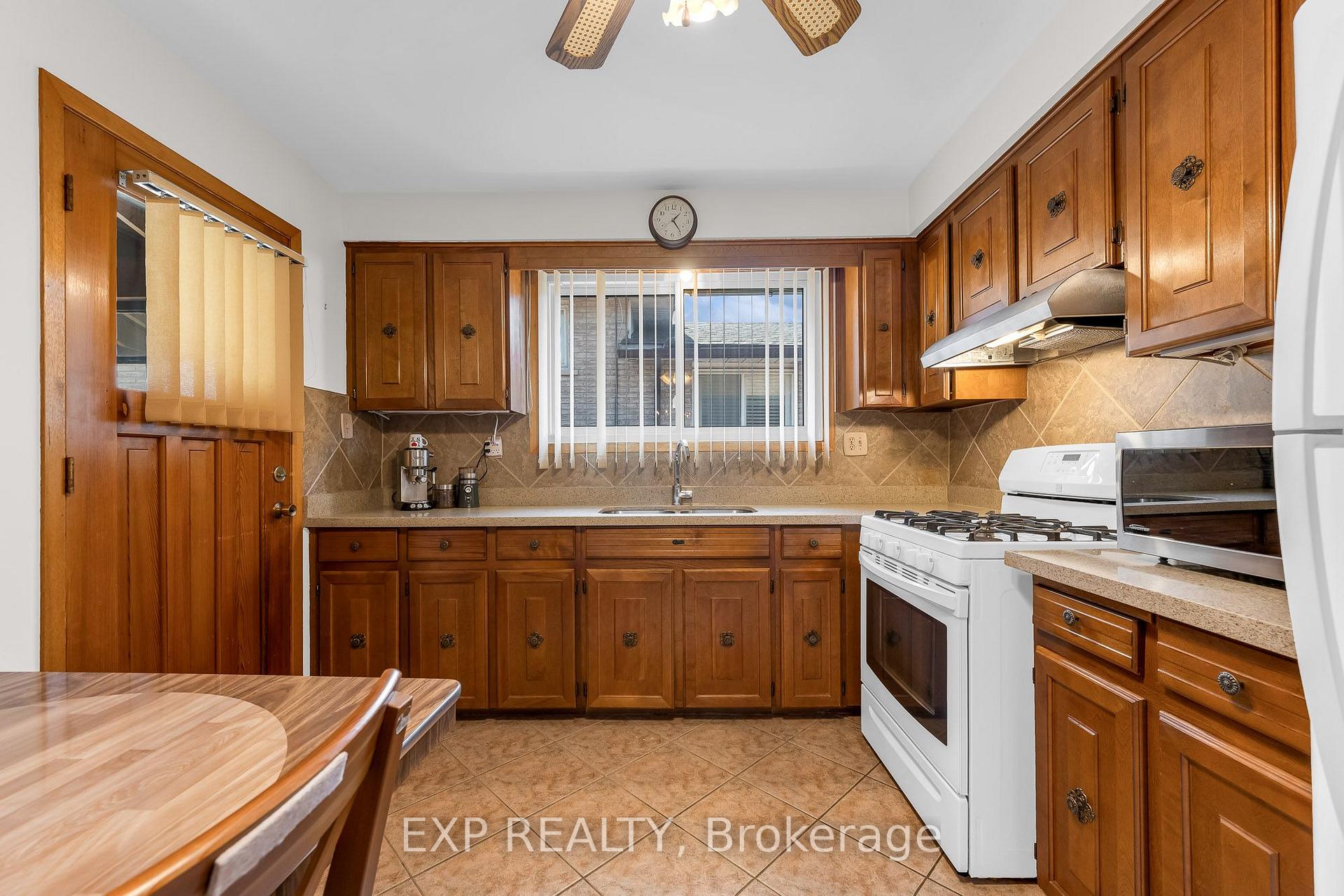 Photo 16 of 150 Marcella Crescent, Hamilton, Gershome — HOMEH
