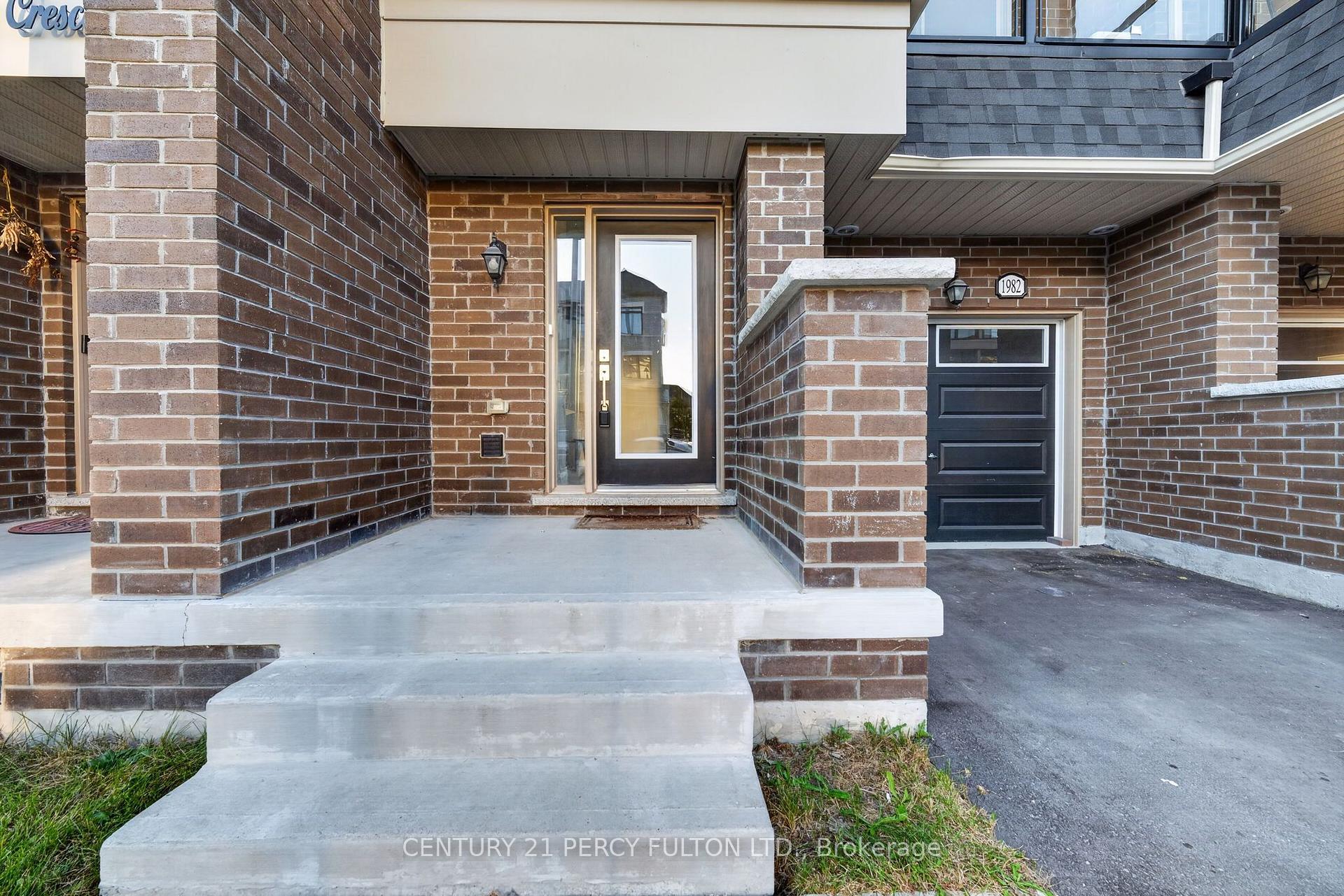 Photo 3 of 1982 Cameron Lott Crescent, Oshawa, Kedron — HOMEH