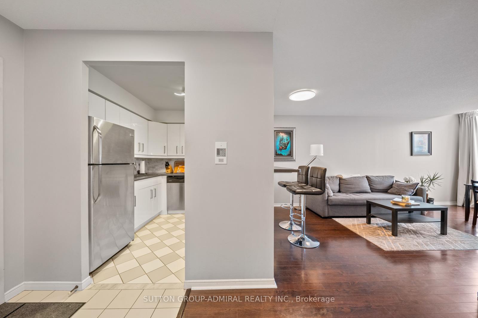 Photo 3 of Unit 1103, 81 Townsgate Drive, Vaughan, Crestwood-Springfarm-Yorkhill — HOMEH