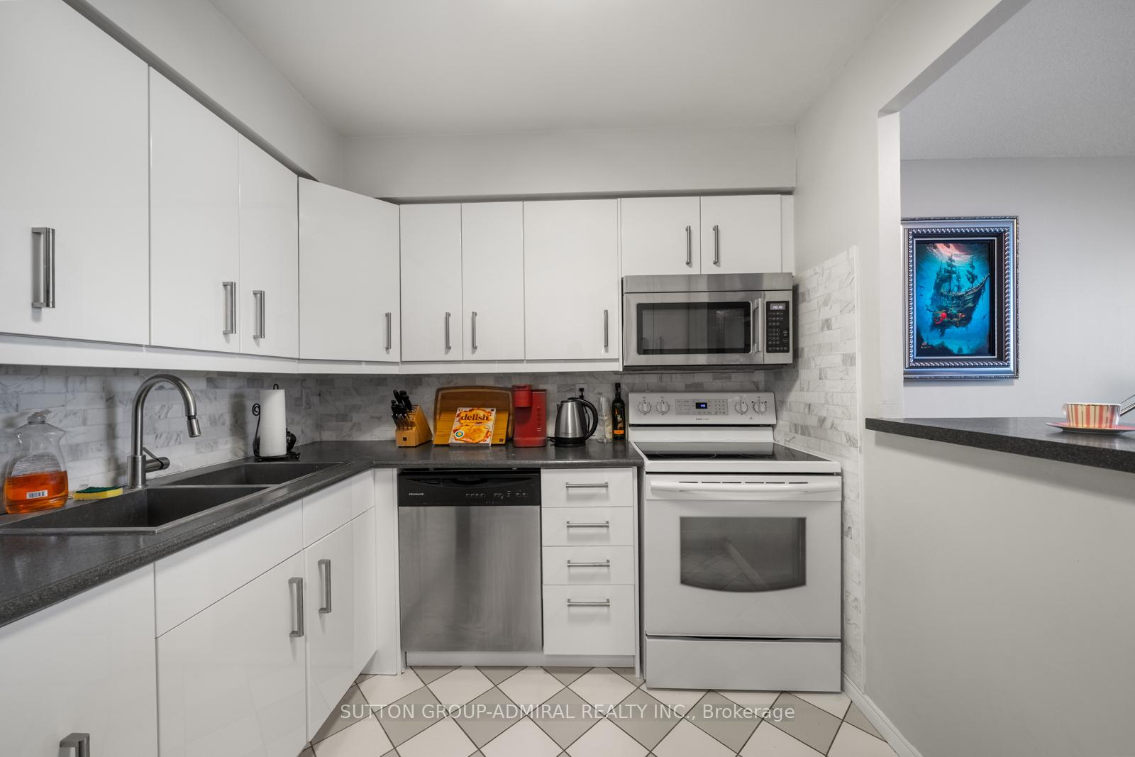 Photo 4 of Unit 1103, 81 Townsgate Drive, Vaughan, Crestwood-Springfarm-Yorkhill — HOMEH