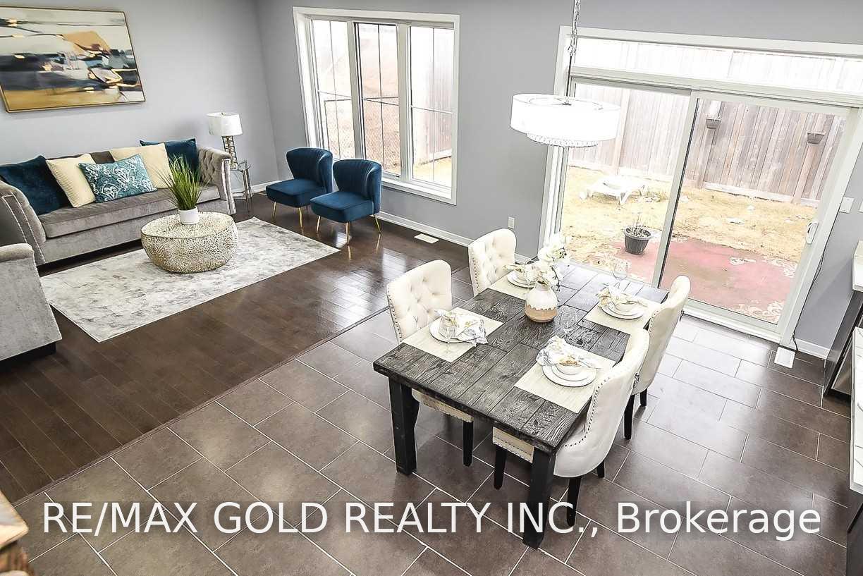 Photo 8 of 206 Crafter Crescent, Hamilton, Stoney Creek Mountain — HOMEH