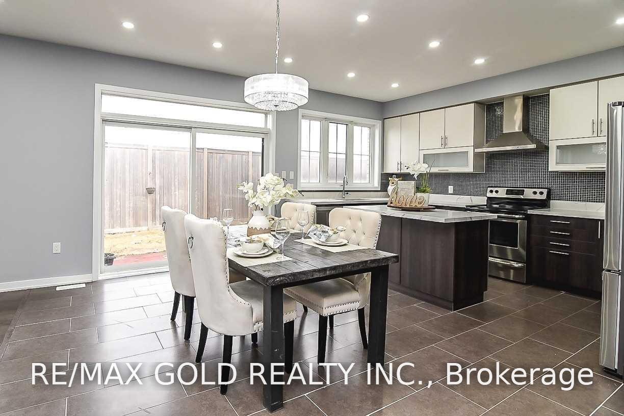 Photo 9 of 206 Crafter Crescent, Hamilton, Stoney Creek Mountain — HOMEH