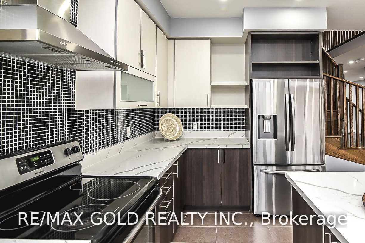 Photo 12 of 206 Crafter Crescent, Hamilton, Stoney Creek Mountain — HOMEH