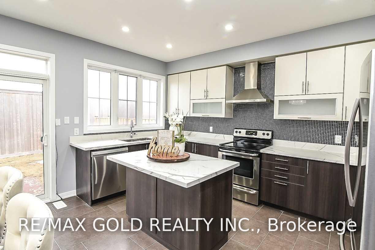 Photo 15 of 206 Crafter Crescent, Hamilton, Stoney Creek Mountain — HOMEH