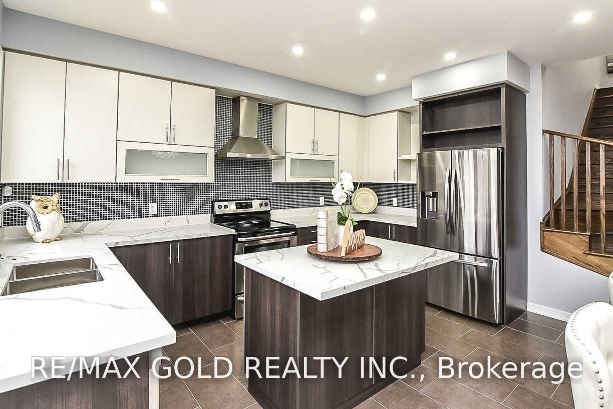Photo 16 of 206 Crafter Crescent, Hamilton, Stoney Creek Mountain — HOMEH