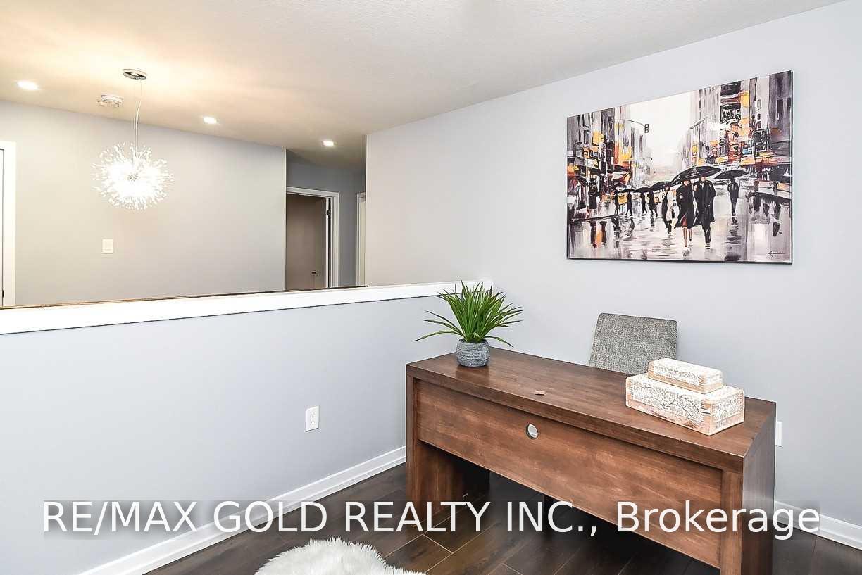 Photo 23 of 206 Crafter Crescent, Hamilton, Stoney Creek Mountain — HOMEH