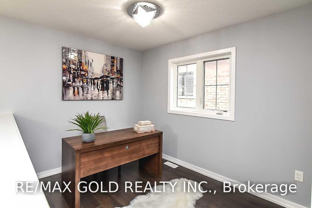 Photo 24 of 206 Crafter Crescent, Hamilton, Stoney Creek Mountain — HOMEH