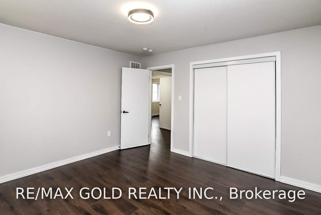 Photo 32 of 206 Crafter Crescent, Hamilton, Stoney Creek Mountain — HOMEH