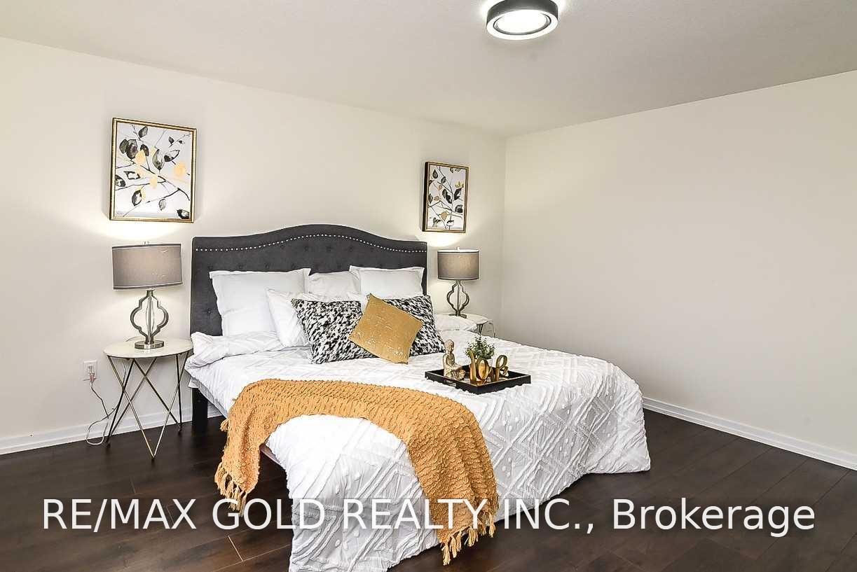 Photo 33 of 206 Crafter Crescent, Hamilton, Stoney Creek Mountain — HOMEH
