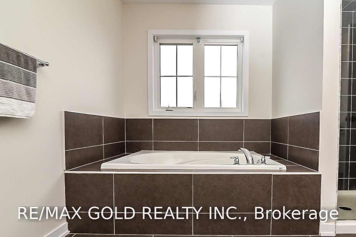 Photo 37 of 206 Crafter Crescent, Hamilton, Stoney Creek Mountain — HOMEH