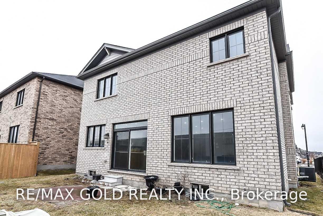 Photo 40 of 206 Crafter Crescent, Hamilton, Stoney Creek Mountain — HOMEH