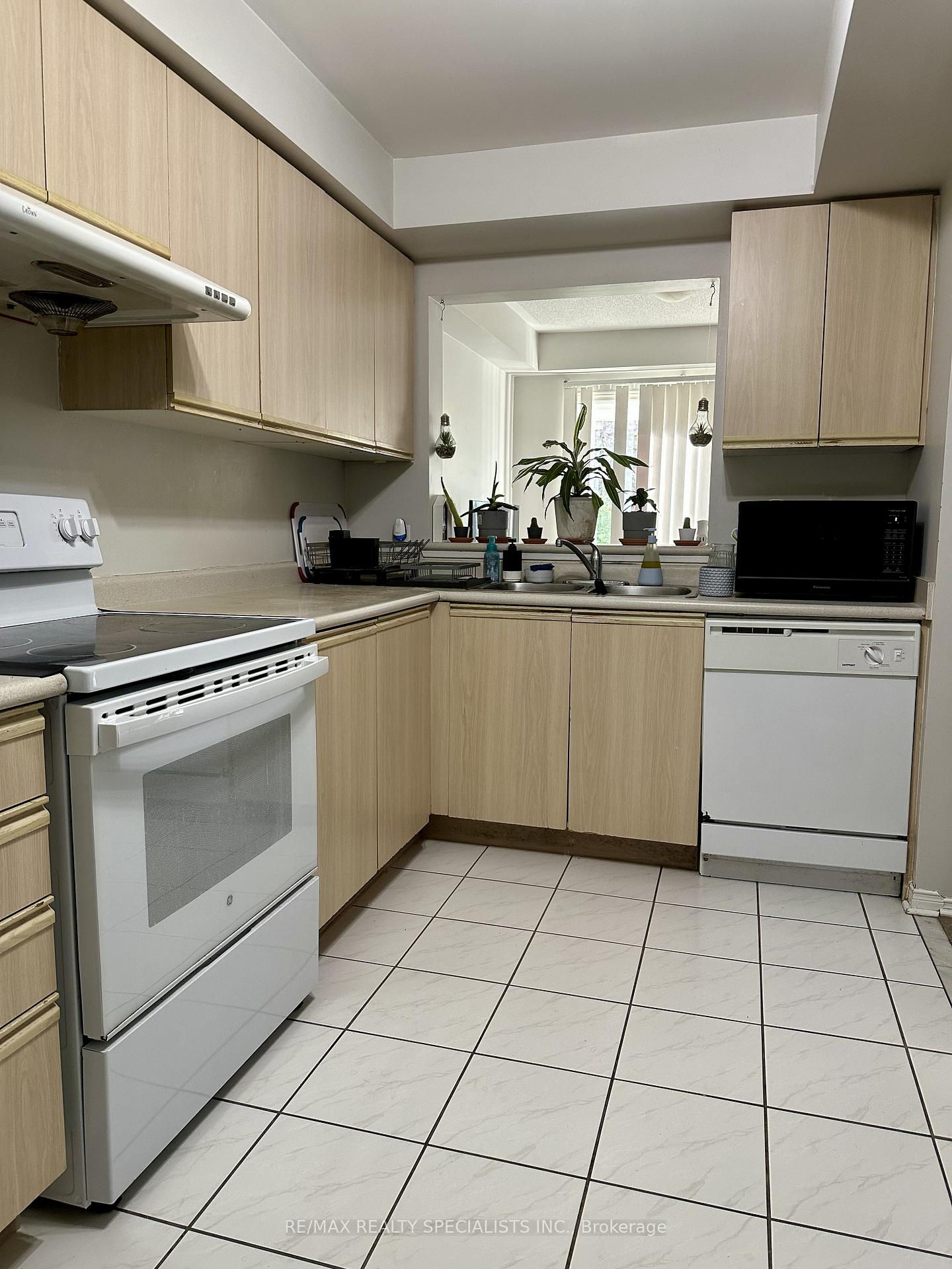 Photo 4 of Unit 85, 190 Forum Drive, Mississauga, Hurontario — HOMEH