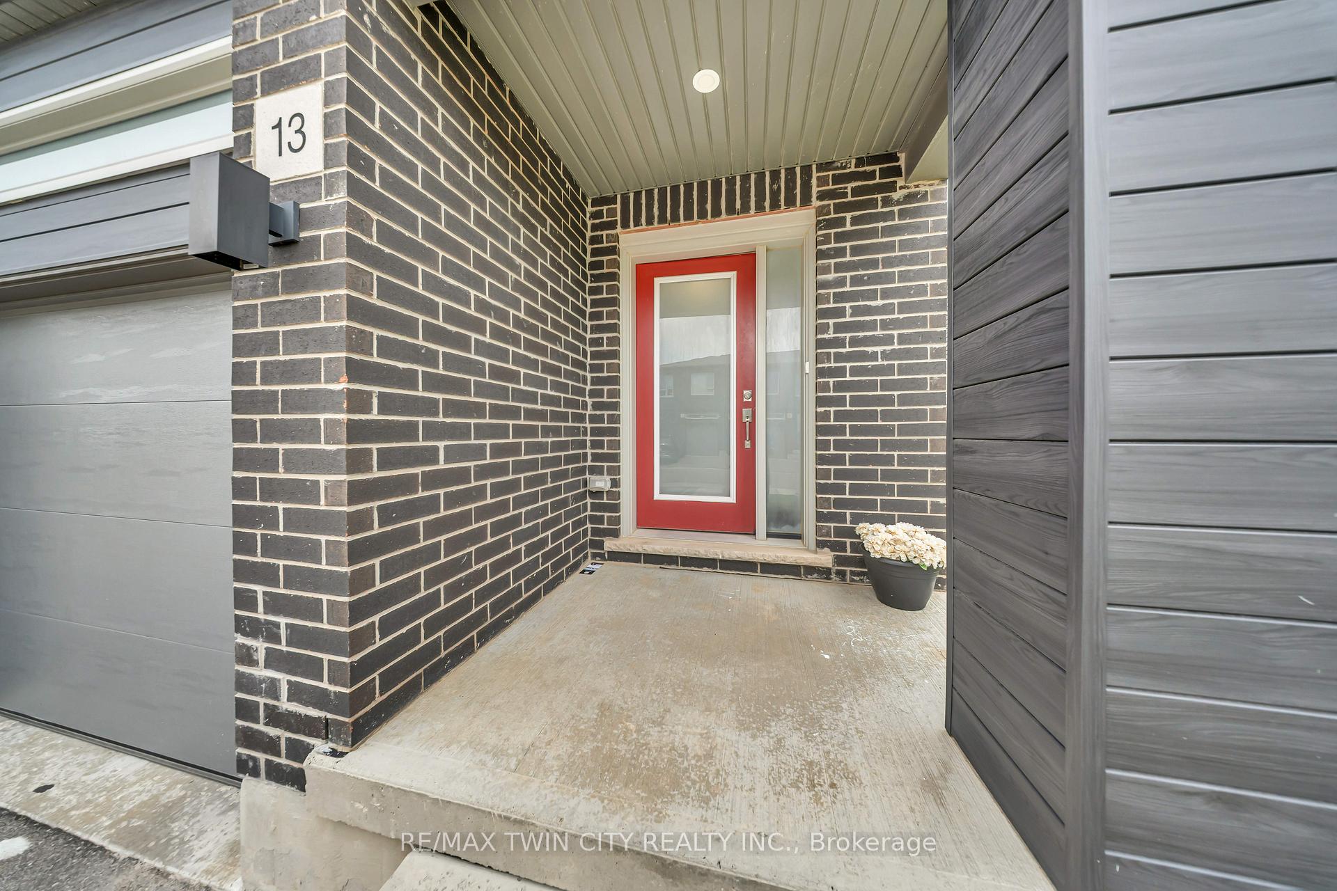 Photo 4 of 13 Pony Way, Kitchener, Huron Park — HOMEH