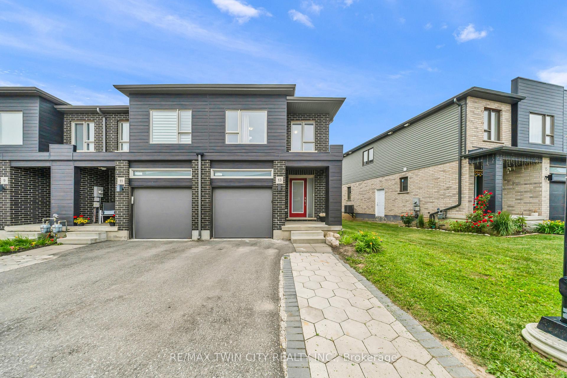 Photo 3 of 13 Pony Way, Kitchener, Huron Park — HOMEH