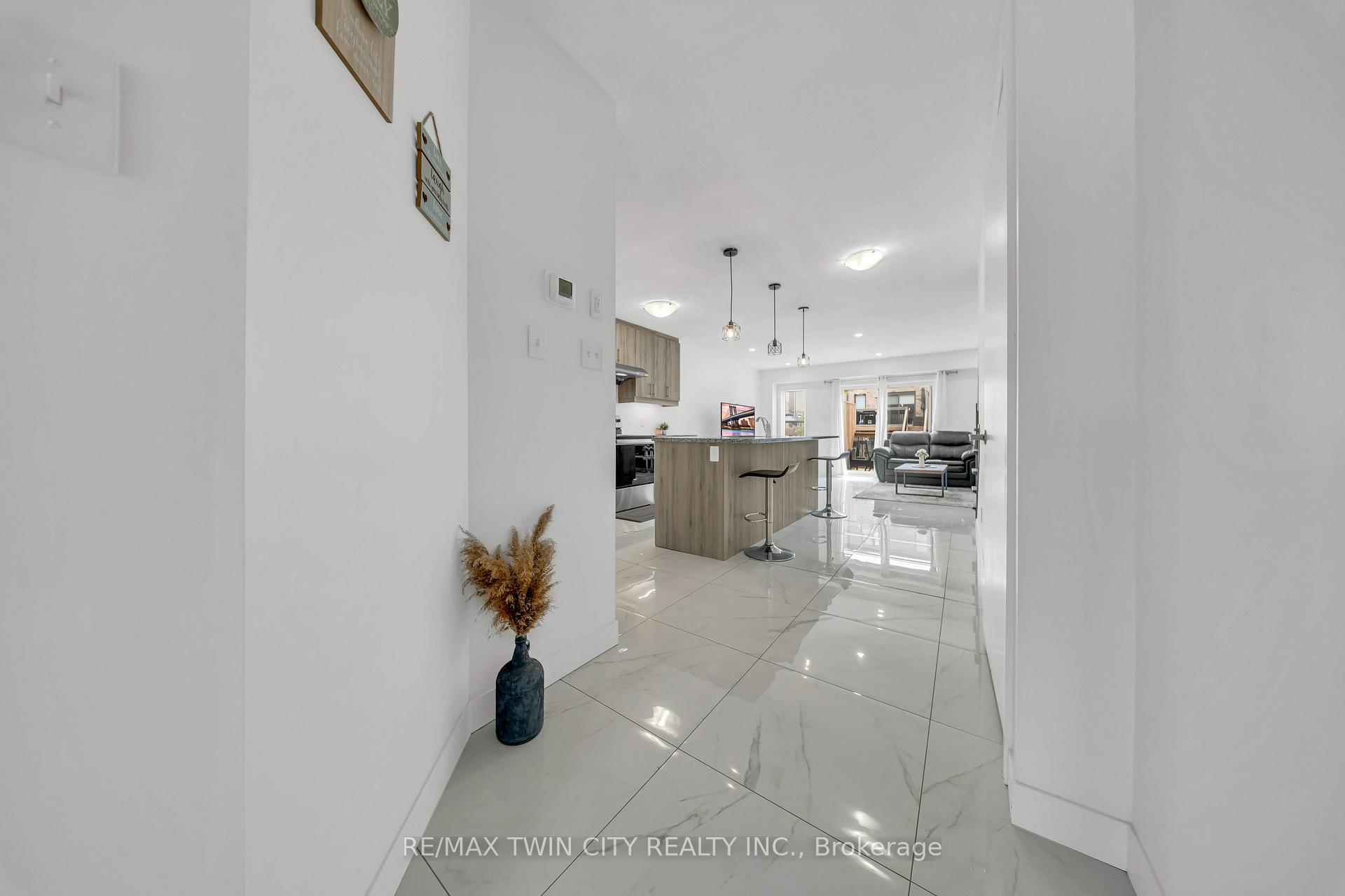 Photo 7 of 13 Pony Way, Kitchener, Huron Park — HOMEH