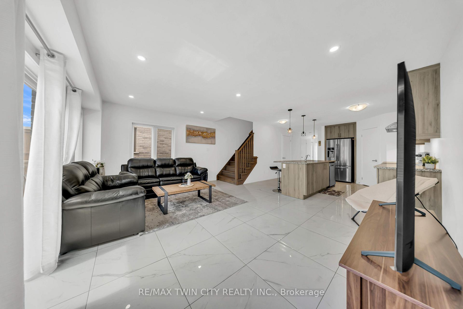 Photo 9 of 13 Pony Way, Kitchener, Huron Park — HOMEH