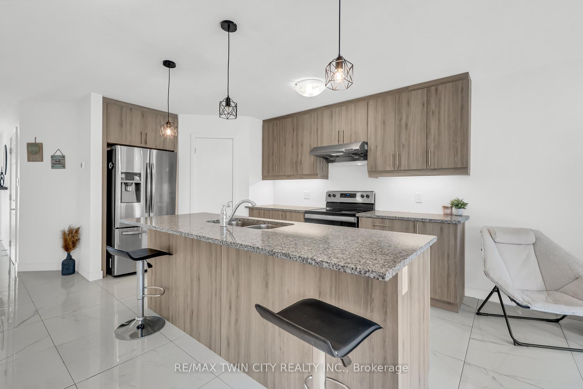 Photo 11 of 13 Pony Way, Kitchener, Huron Park — HOMEH