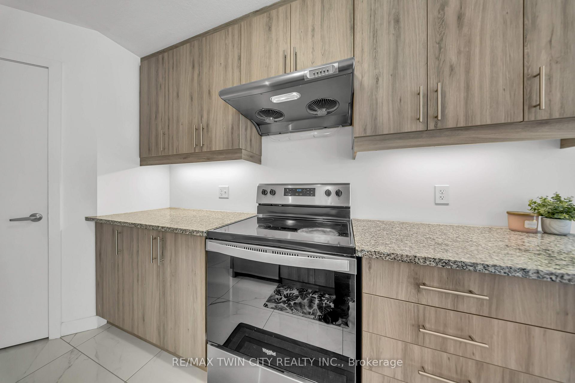 Photo 13 of 13 Pony Way, Kitchener, Huron Park — HOMEH