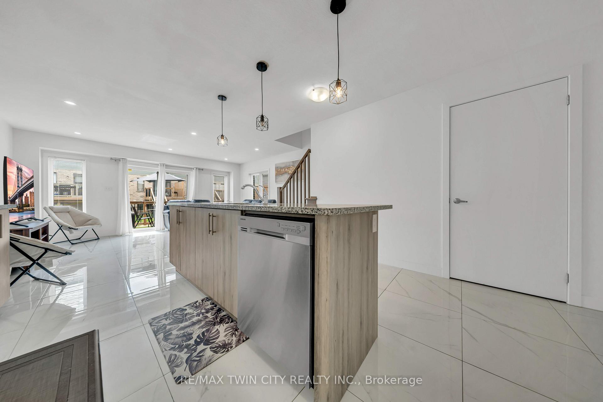 Photo 16 of 13 Pony Way, Kitchener, Huron Park — HOMEH