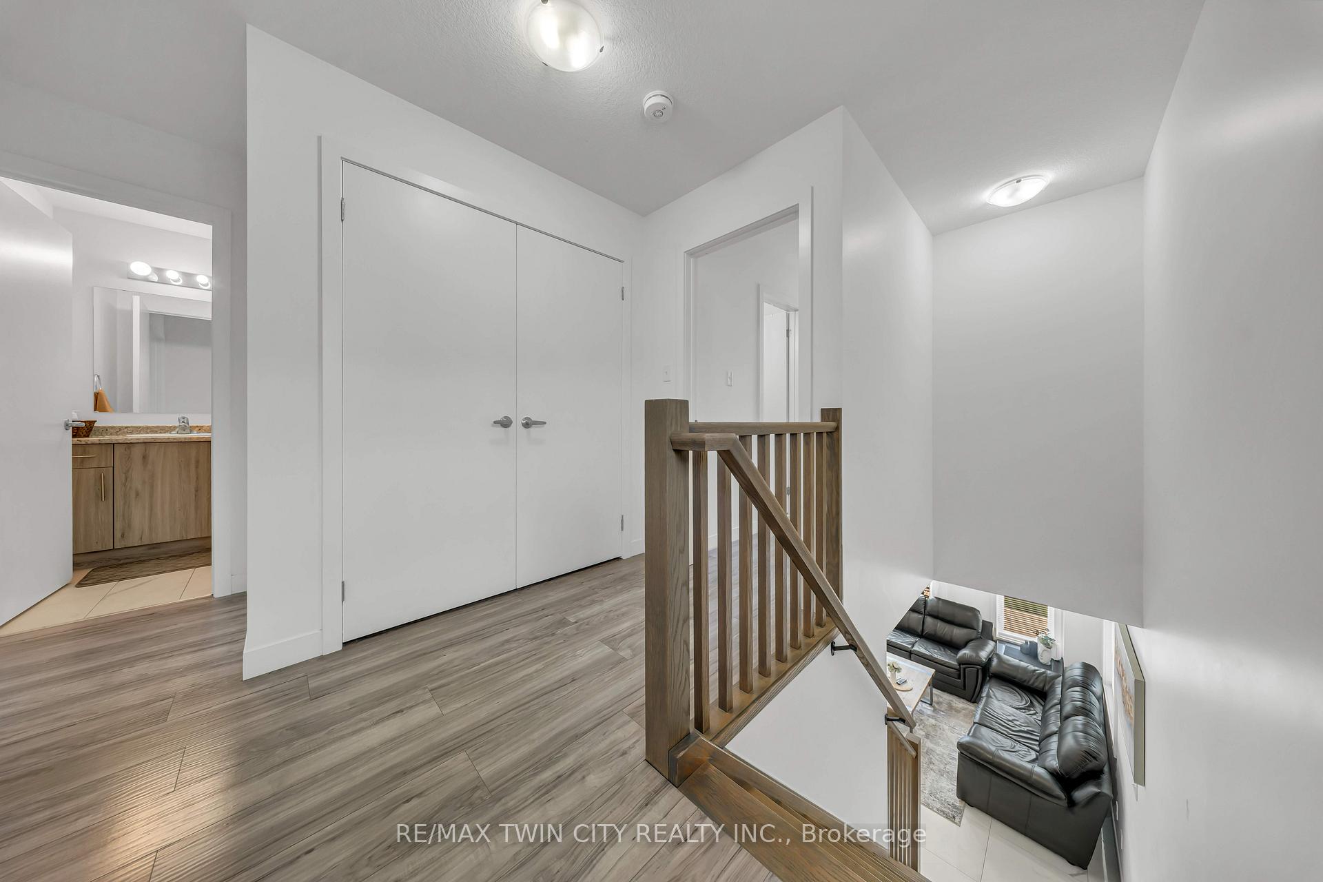Photo 19 of 13 Pony Way, Kitchener, Huron Park — HOMEH