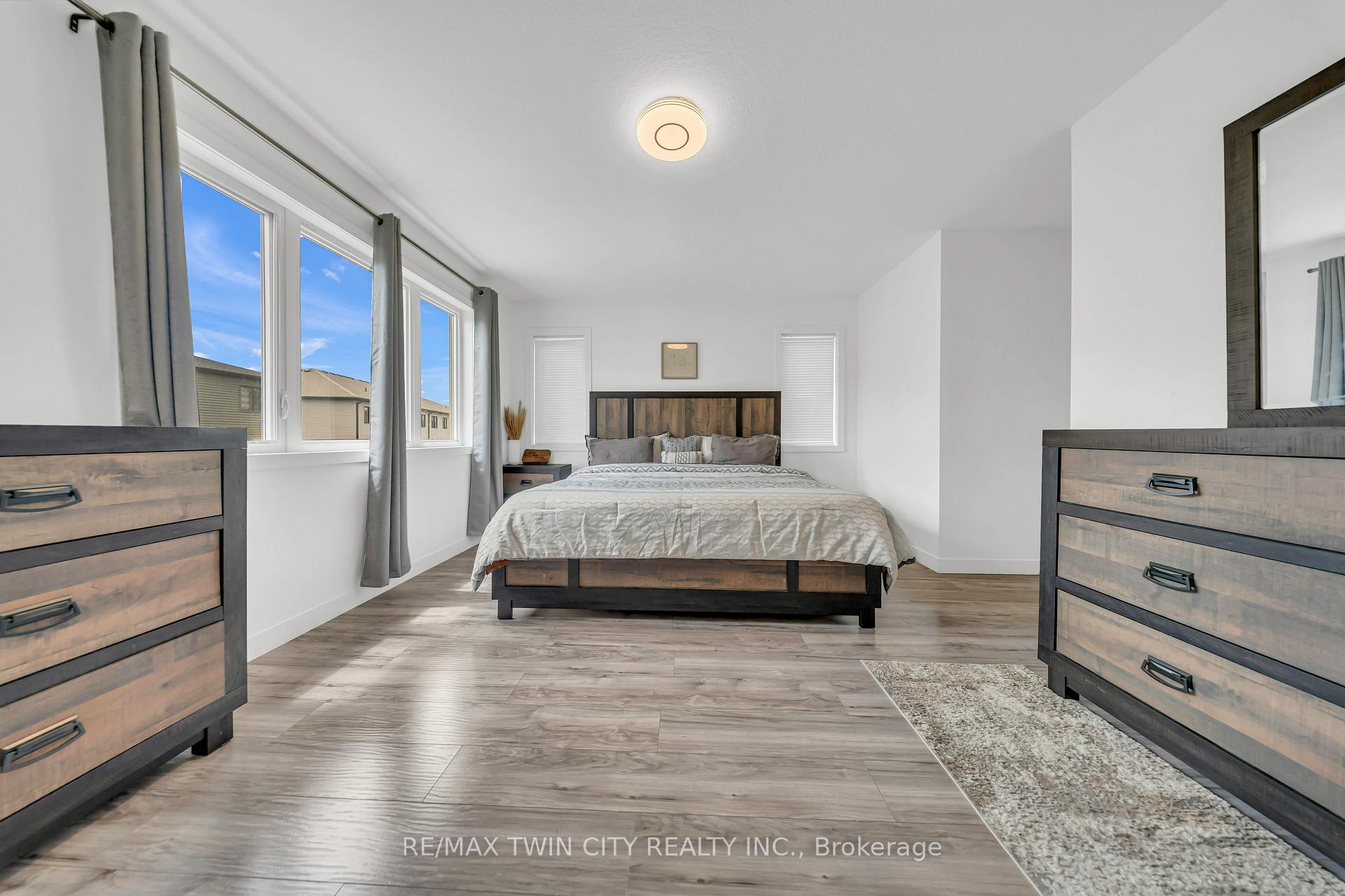 Photo 21 of 13 Pony Way, Kitchener, Huron Park — HOMEH