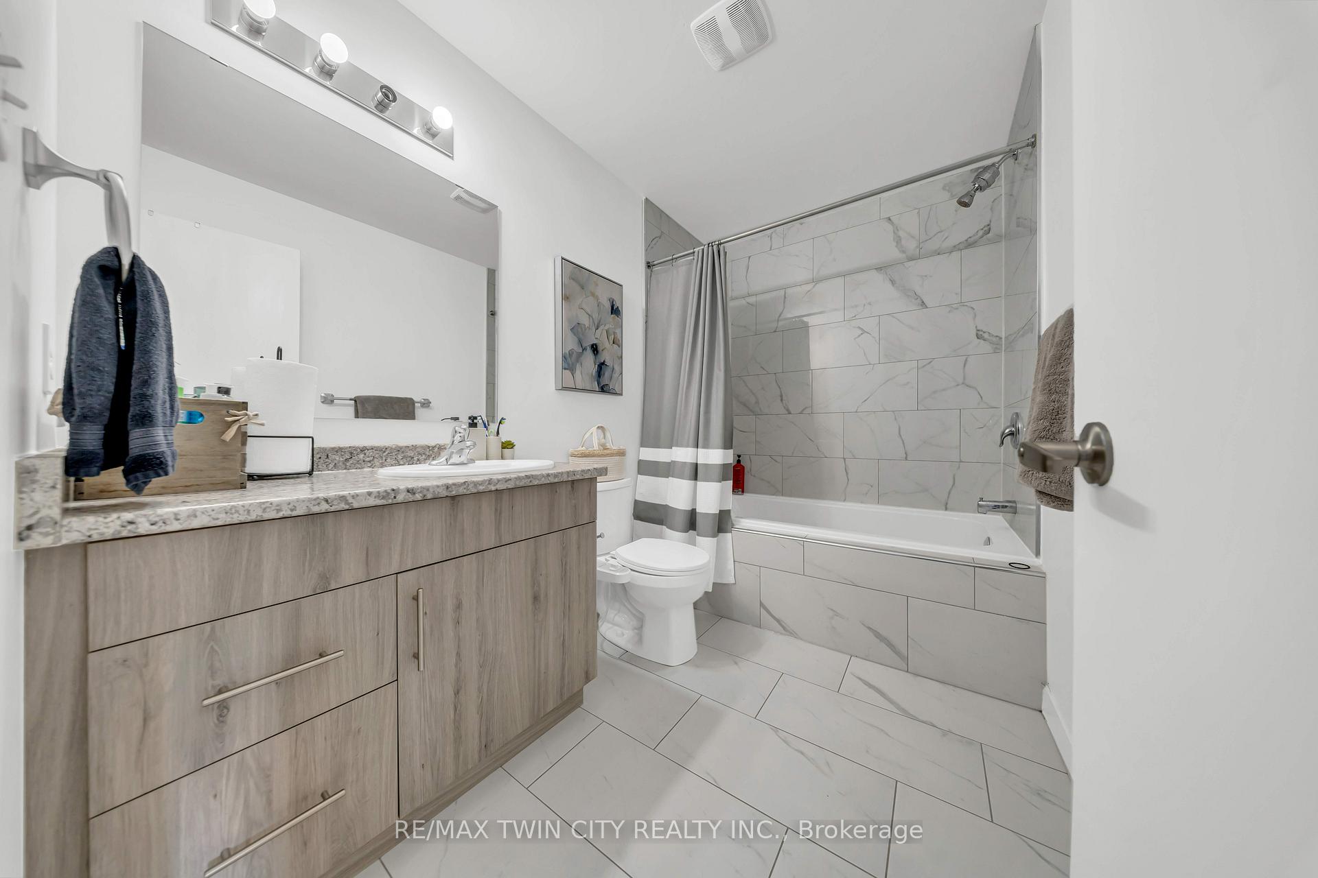 Photo 23 of 13 Pony Way, Kitchener, Huron Park — HOMEH