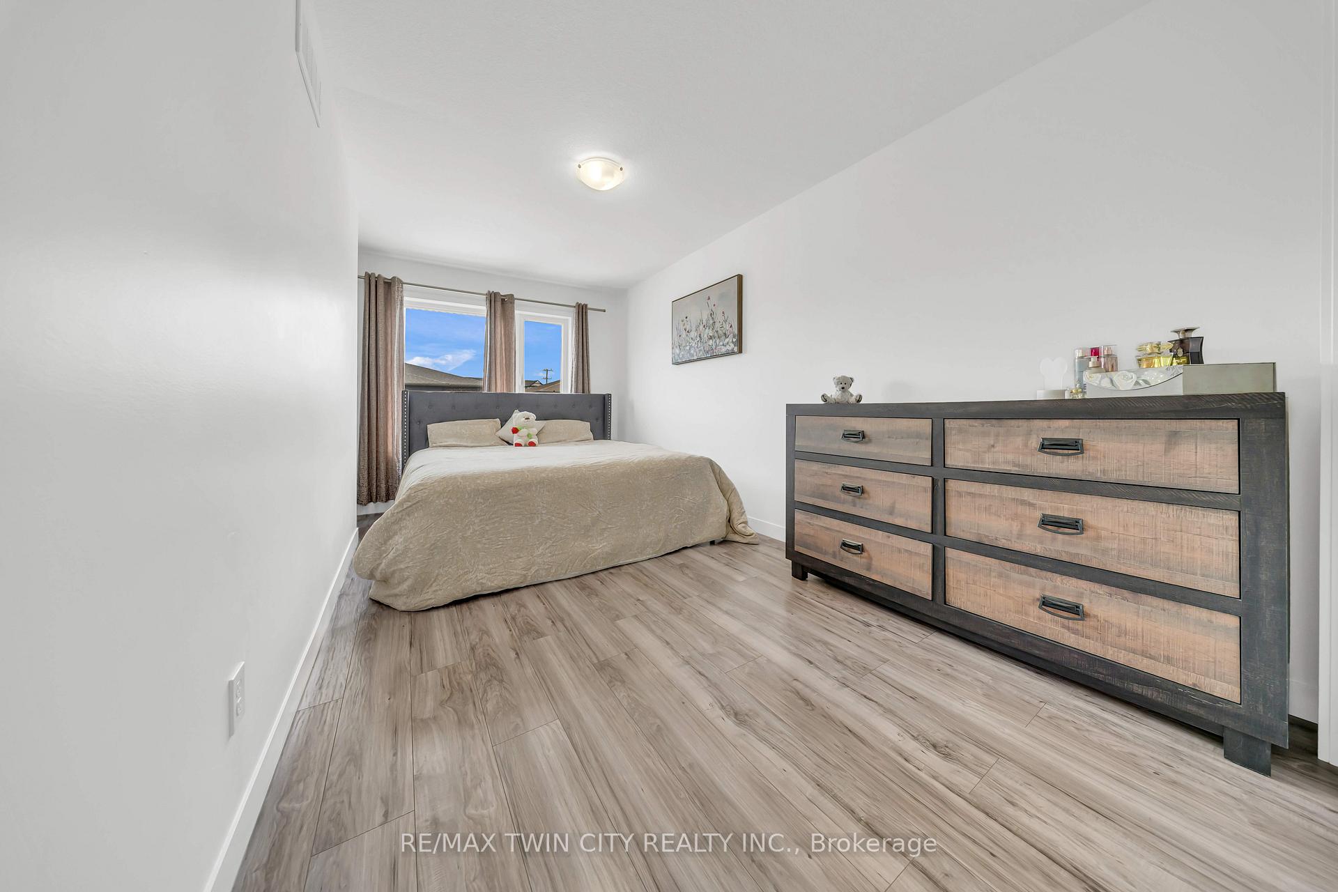 Photo 24 of 13 Pony Way, Kitchener, Huron Park — HOMEH