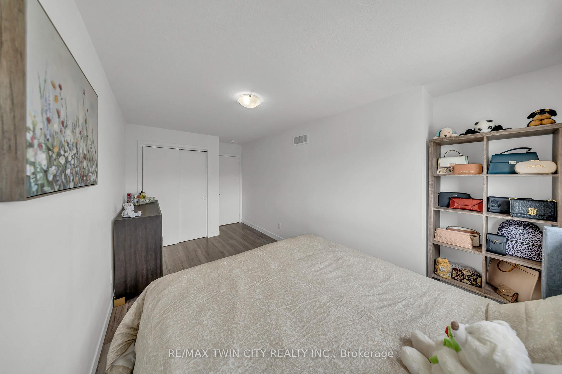 Photo 25 of 13 Pony Way, Kitchener, Huron Park — HOMEH