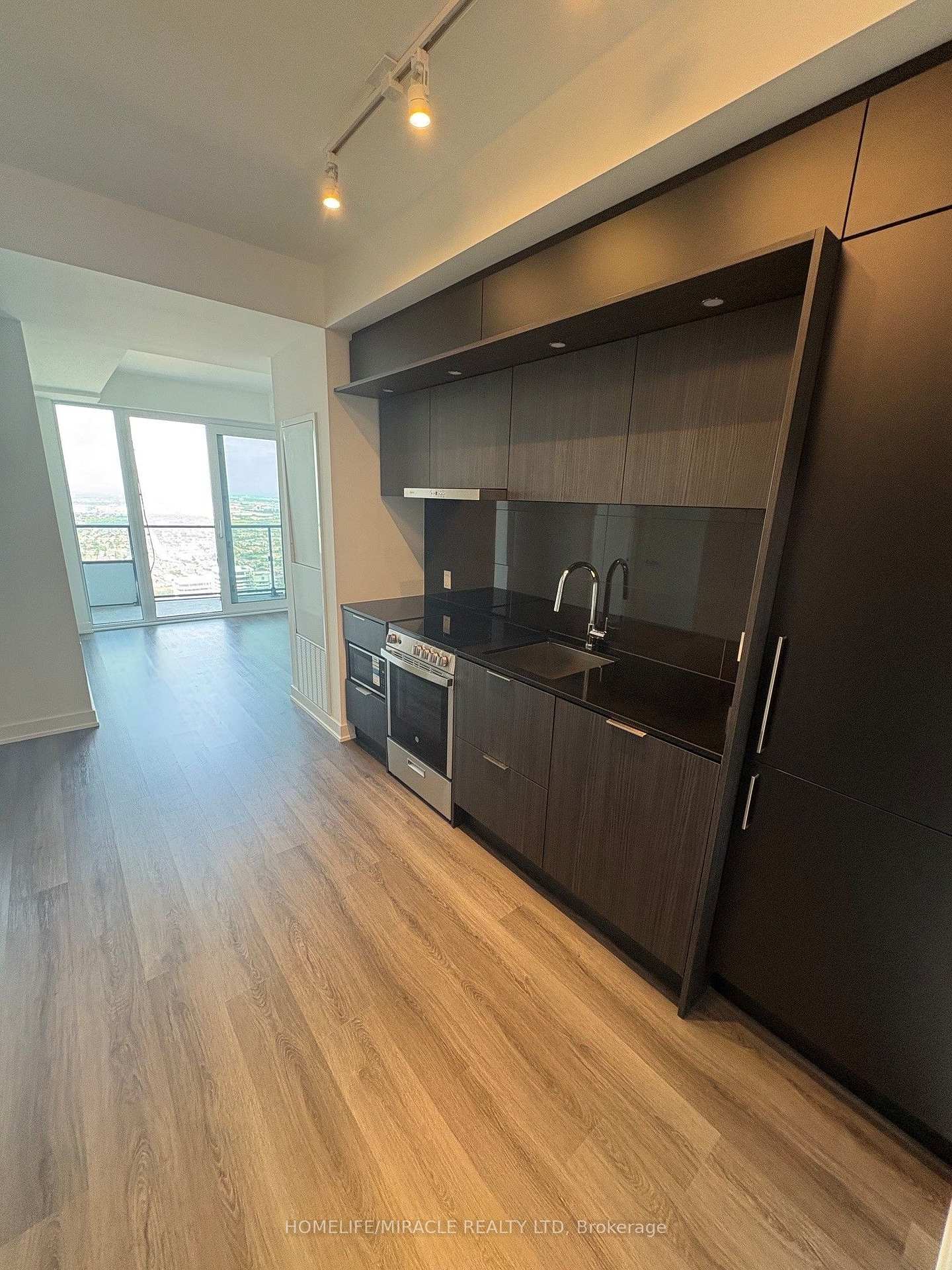Photo 1 of Unit 6803, 448 Burnhamthorpe Road W, Mississauga, City Centre — HOMEH