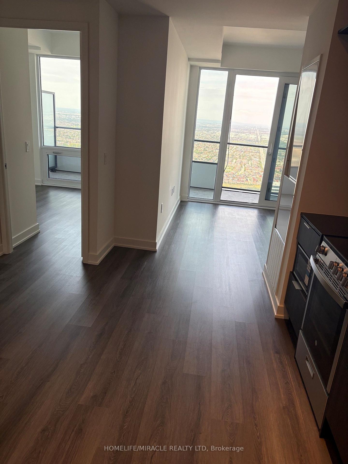 Photo 2 of Unit 6803, 448 Burnhamthorpe Road W, Mississauga, City Centre — HOMEH