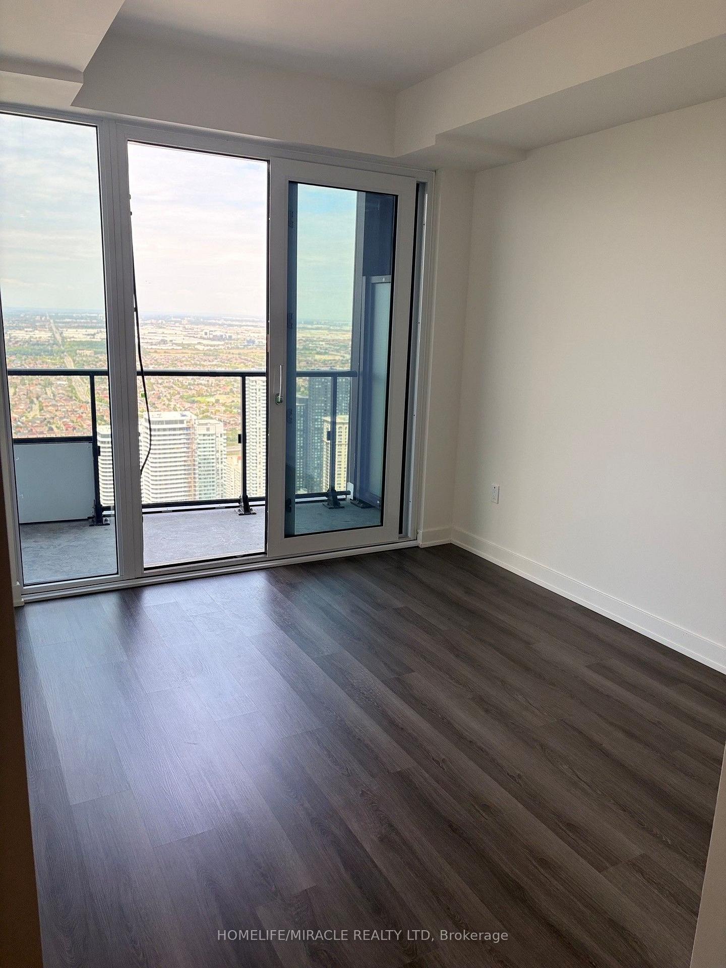 Photo 4 of Unit 6803, 448 Burnhamthorpe Road W, Mississauga, City Centre — HOMEH