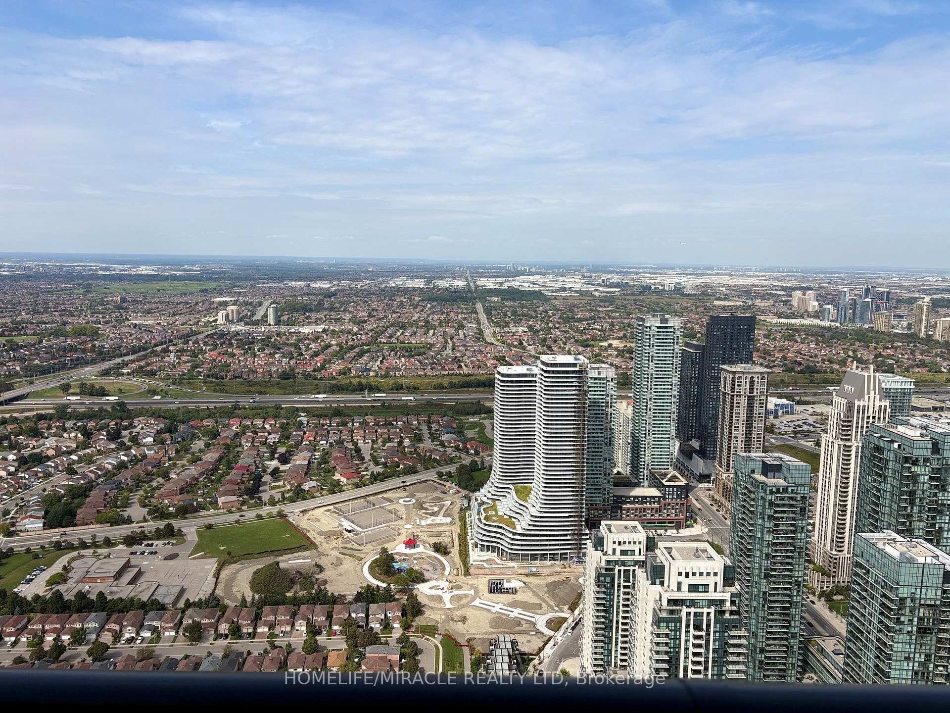 Photo 5 of Unit 6803, 448 Burnhamthorpe Road W, Mississauga, City Centre — HOMEH