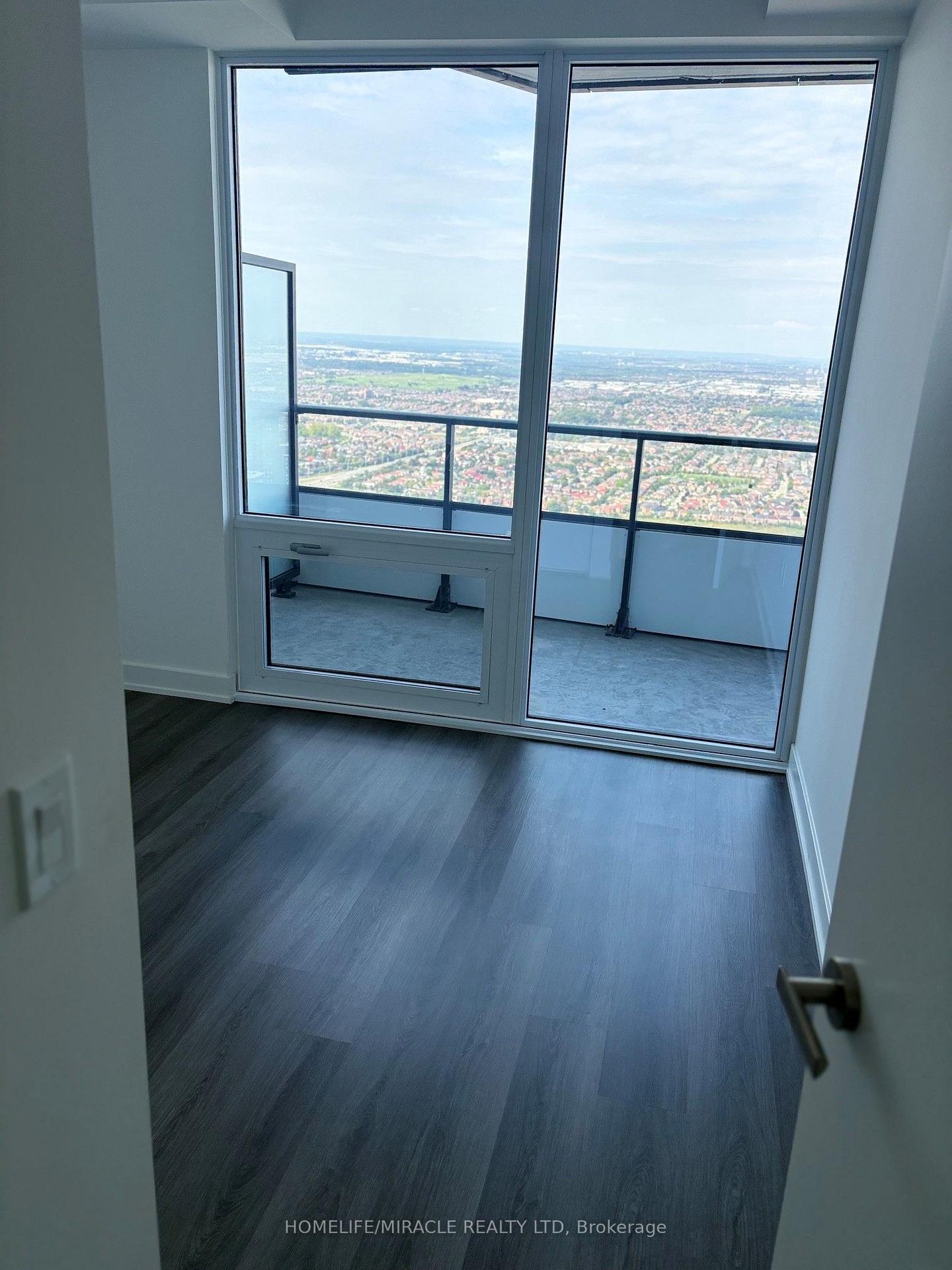 Photo 7 of Unit 6803, 448 Burnhamthorpe Road W, Mississauga, City Centre — HOMEH