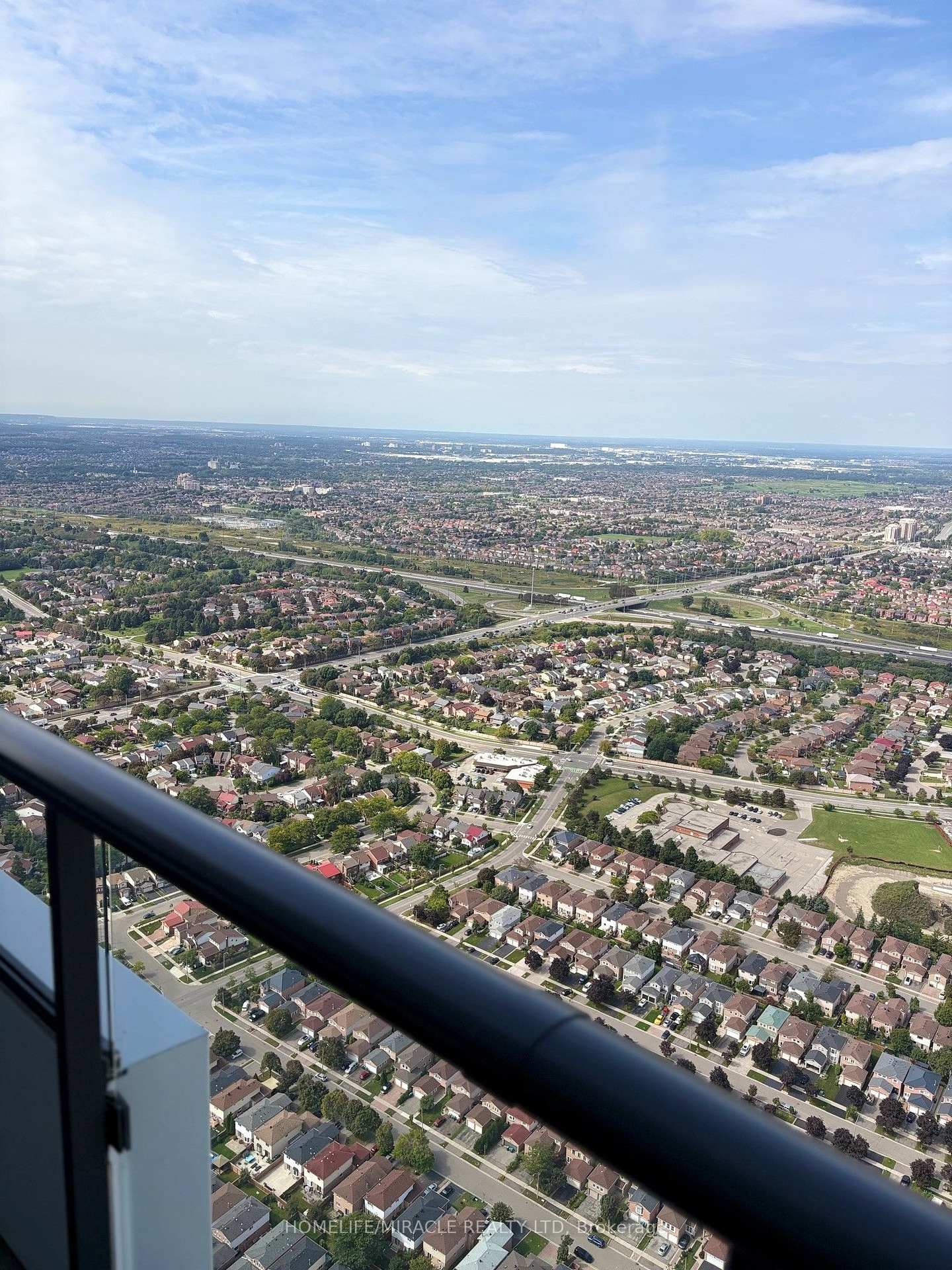 Photo 8 of Unit 6803, 448 Burnhamthorpe Road W, Mississauga, City Centre — HOMEH