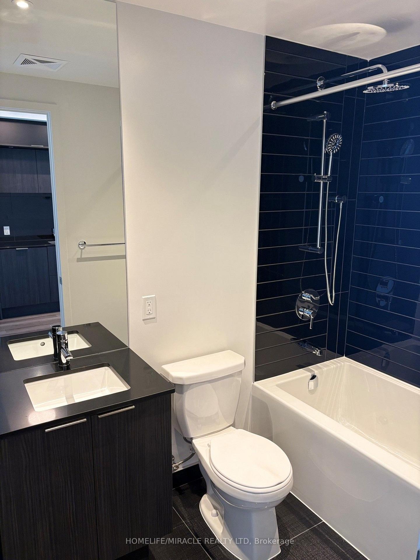 Photo 10 of Unit 6803, 448 Burnhamthorpe Road W, Mississauga, City Centre — HOMEH