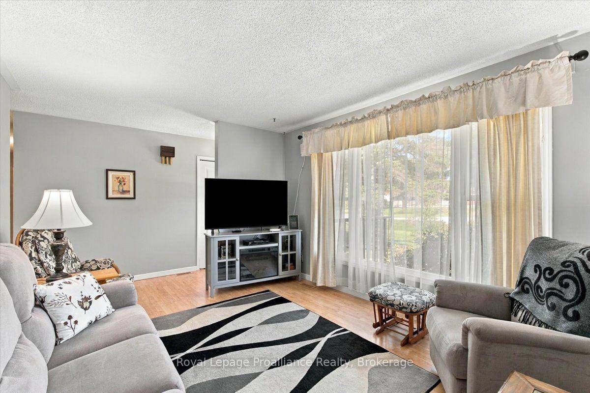 Photo 9 of 91 Chatterton Valley Crescent, Quinte West, Sidney Ward — HOMEH