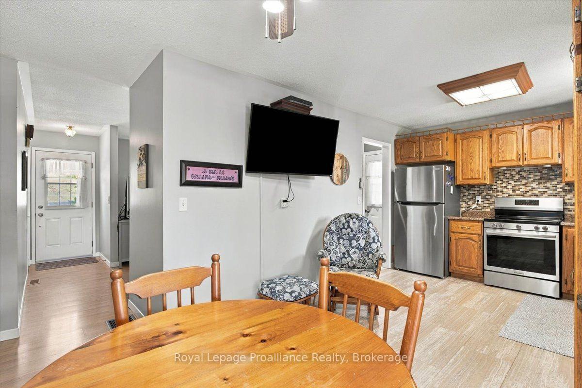 Photo 11 of 91 Chatterton Valley Crescent, Quinte West, Sidney Ward — HOMEH