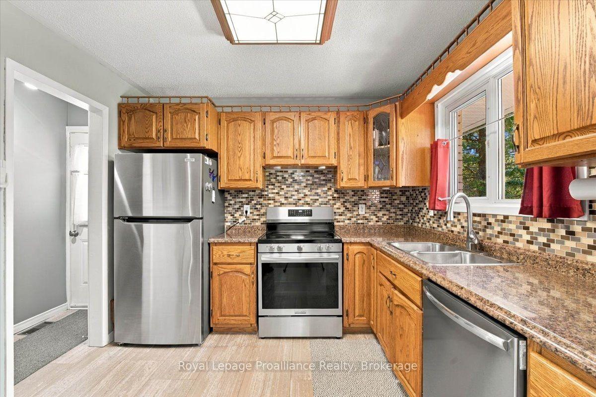 Photo 12 of 91 Chatterton Valley Crescent, Quinte West, Sidney Ward — HOMEH
