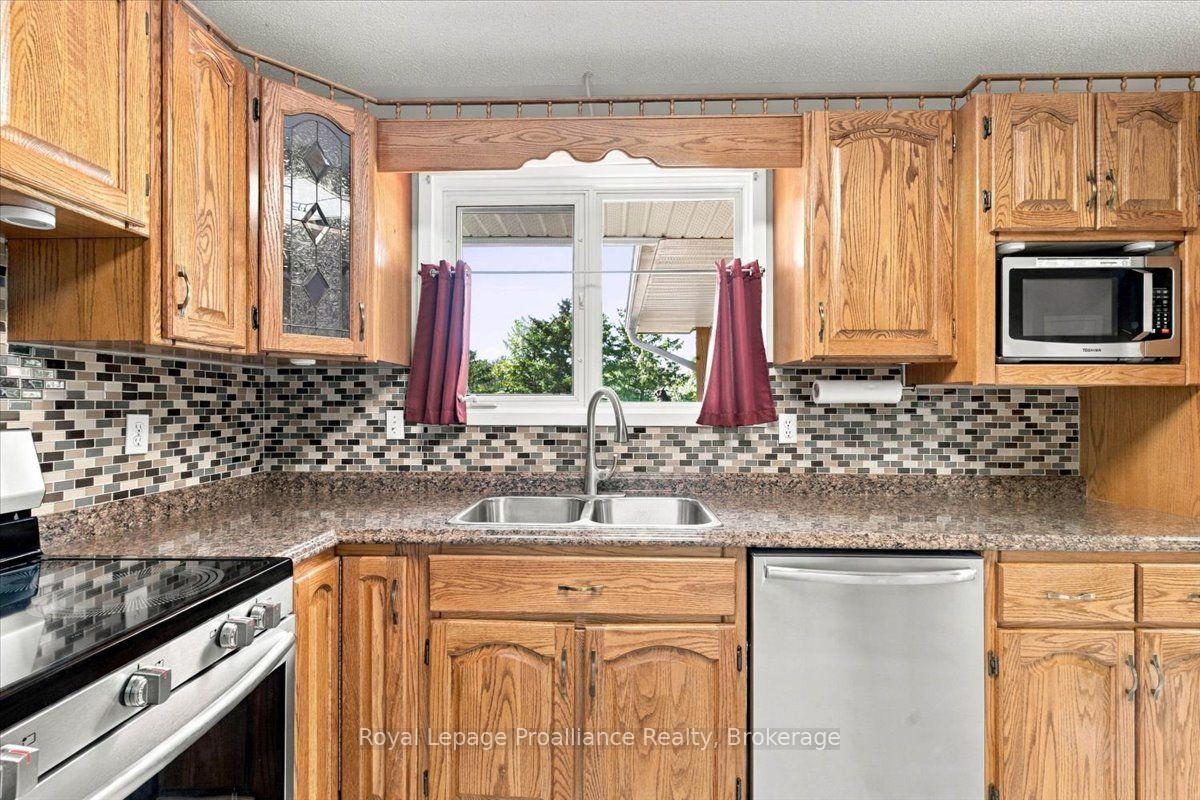 Photo 14 of 91 Chatterton Valley Crescent, Quinte West, Sidney Ward — HOMEH